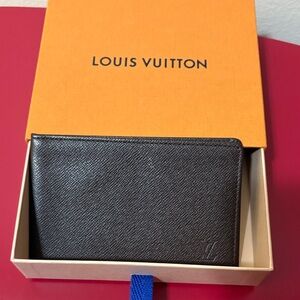 Authentic Louis Vuitton brown Tiaga men’s bifold card holder Wallet with COA
